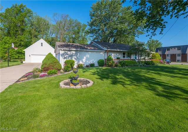 3rd image of 700 Harris Rd, Sheffield Lake, OH 44054 | MLS# 5213835