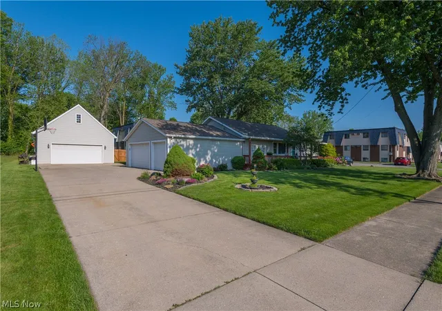 4th image of 700 Harris Rd, Sheffield Lake, OH 44054 | MLS# 5213835