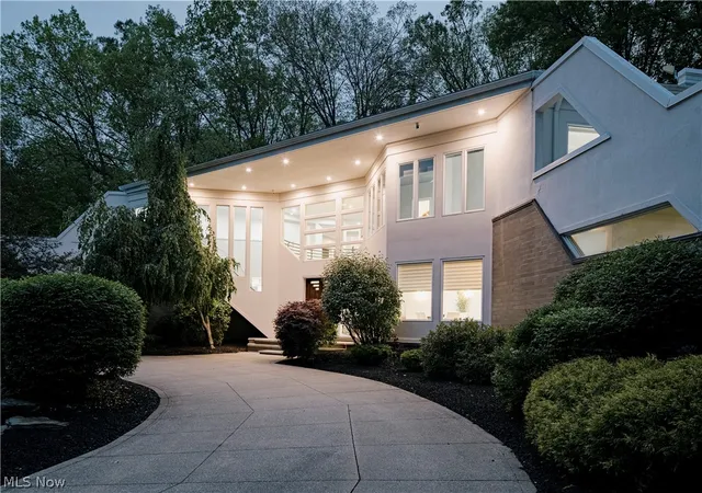 Photo 2 of Sale Pending at 25 River Mountain Dr, Chagrin Falls, OH 44022 | MLS# 5182669 | Listing updated on 2026-08-18