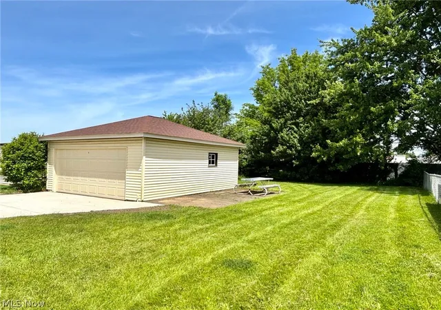5th image of 15460 Rademaker Dr, Brook Park, OH 44142 | MLS# 5213325
