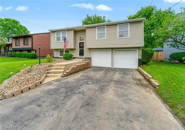Photo 2 of Sale Pending at 811 Illinois Ave, Mc Donald, OH 44437 | MLS# 5212883 | Listing updated on 2026-06-16