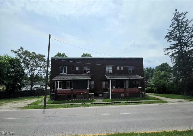 Photo 2 of Multi family home for sale at 2217 Oakwood Ave, Youngstown, OH 44509 | MLS# 5213373 | Listing updated on 2026-08-13
