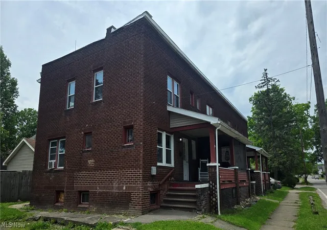 Photo 7 of Multi family home for sale at 2217 Oakwood Ave, Youngstown, OH 44509 | MLS# 5213373 | Listing updated on 2026-08-13