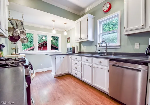 Photo 3 of Sale Pending at 1220 Yellowstone Rd, Cleveland, OH 44121 | MLS# 5209651 | Listing updated on 2026-06-12