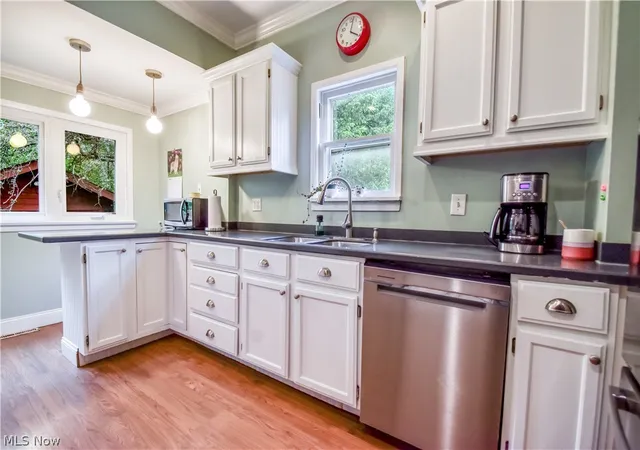 Photo 4 of Sale Pending at 1220 Yellowstone Rd, Cleveland, OH 44121 | MLS# 5209651 | Listing updated on 2026-06-12