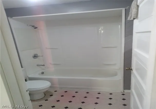 Listing Photo 4 - Condo for sale in building located at 1043 E 68th St, Cleveland, OH 44103