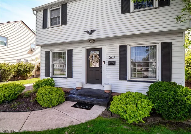 Homes for sale in Parma Heights, OH | 6711 Parma Park Blvd, Parma Heights, OH 44130 | MLS# 5214036
