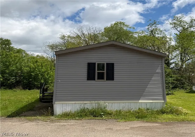 Homes for sale in Massillon, OH | 2606 Lincoln Wy Nw #27, Massillon, OH 44647 | MLS# 5213943