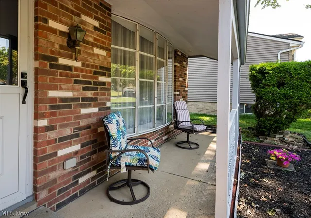 Homes for sale in North Olmsted, OH | 23630 Carriage Ln, North Olmsted, OH 44070 | MLS# 5214144