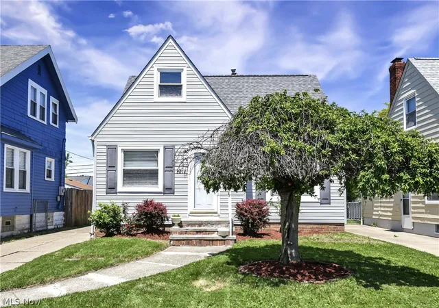 Photo 3 of Single family home for sale at 6214 Snow Rd, Cleveland, OH 44129 | MLS# 5213457 | Listing updated on 2026-07-13