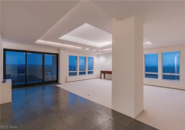 Listing Photo 5 - Condo for sale in building located at 2 Bratenahl Pl, Cleveland, OH 44108 - Unit #15BC