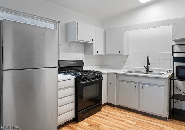 Listing Photo 4 - Condo for sale in building located at 1921 Preston Ave, Akron, OH 44305
