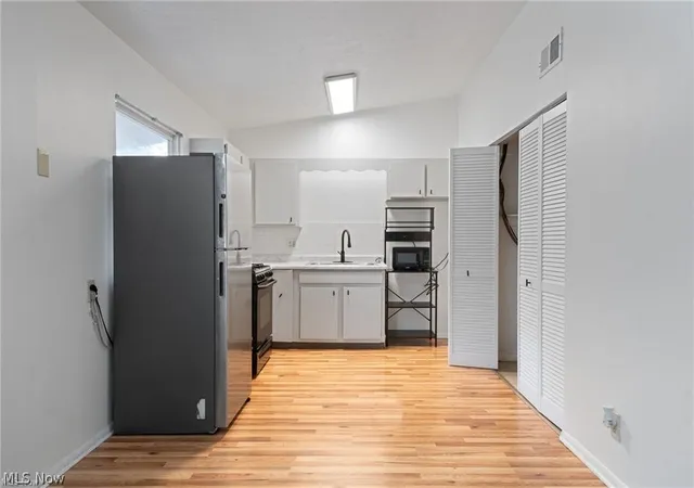 4th image of 1927 Preston Ave, Akron, OH 44305 | MLS# 5214313