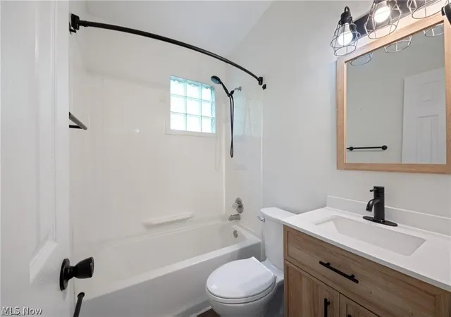 Listing Photo 4 - Condo for sale in building located at 1933 Preston Ave, Akron, OH 44305