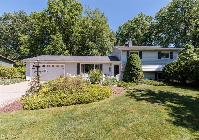 Homes for sale in Macedonia, OH | 1421 Driftwood Ln, Macedonia, OH 44056 | MLS# 5213693
