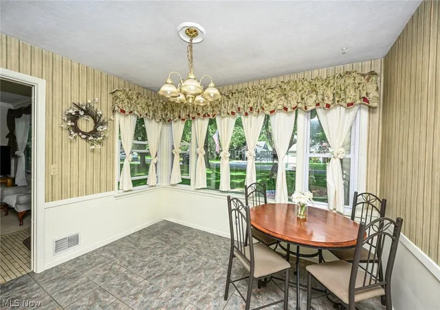 Homes for sale in Berea, OH | 145 Edgewood Dr, Berea, OH 44017 | MLS# 5210572