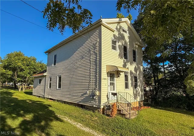 Photo 3 of Single family home for sale at 323 S Huntington St, Medina, OH 44256 | MLS# 5214234 | Listing updated on 2026-09-19