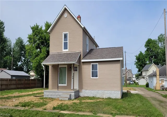 Homes for sale in Newcomerstown, OH | 424 Tuscarawas Ave, Newcomerstown, OH 43832 | MLS# 5212090