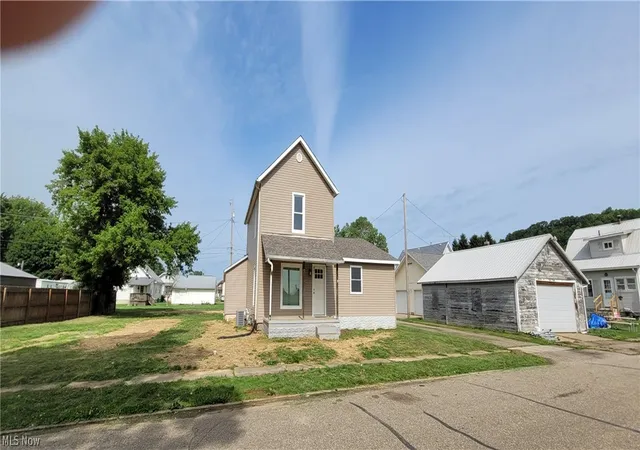 Homes for sale in Newcomerstown, OH | 424 Tuscarawas Ave, Newcomerstown, OH 43832 | MLS# 5212090