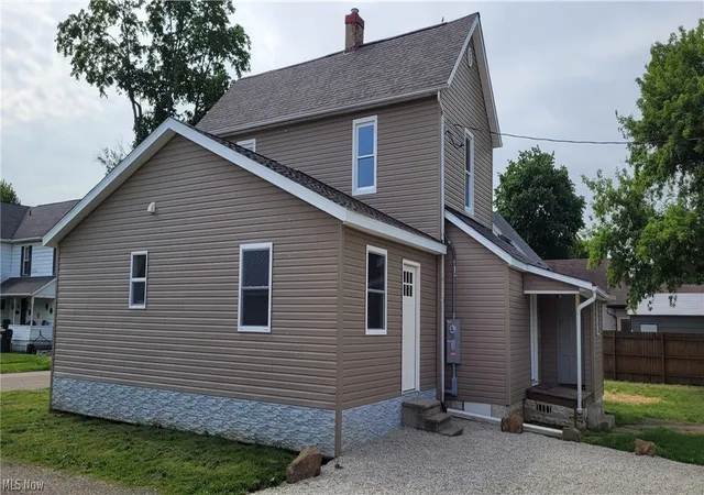 Homes for sale in Newcomerstown, OH | 424 Tuscarawas Ave, Newcomerstown, OH 43832 | MLS# 5212090
