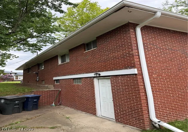 5th image of 1923-1925 Evergreen Ave, Akron, OH 44301 | MLS# 5210457