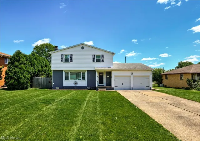 1st image of 2493 Birchwood Dr, Austintown, OH 44515 | MLS# 5214116