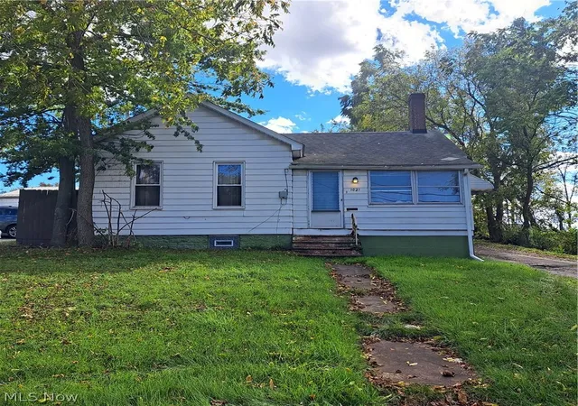 Homes for sale in Youngstown, OH | 1021 Oak St, Youngstown, OH 44506 | MLS# 5214480