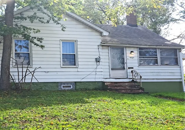 Homes for sale in Youngstown, OH | 1021 Oak St, Youngstown, OH 44506 | MLS# 5214480