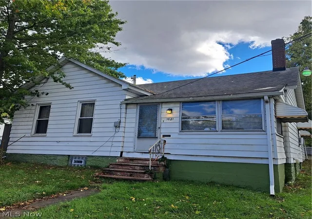 3rd image of 1021 Oak St, Youngstown, OH 44506 | MLS# 5214480
