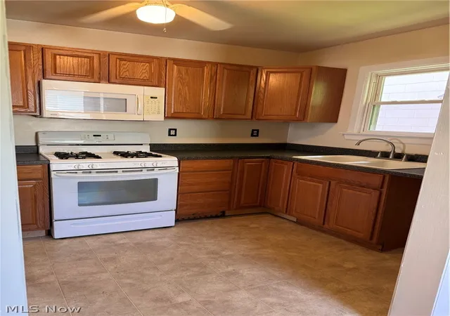3rd image of 1821 Marks Ave, Akron, OH 44305 | MLS# 5214492