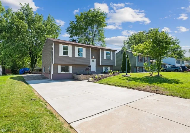 Homes for sale in Niles, OH | 78 Summerberry Ln, Niles, OH 44446 | MLS# 5211352
