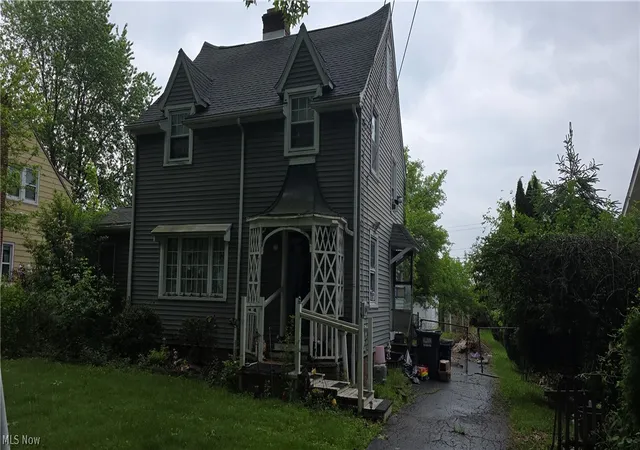 Photo 1 of Sale Pending at 41 Crestline Pl, Youngstown, OH 44512 | MLS# 5214510 | Listing updated on 2026-08-19