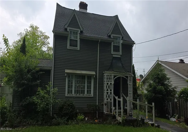 Photo 2 of Sale Pending at 41 Crestline Pl, Youngstown, OH 44512 | MLS# 5214510 | Listing updated on 2026-08-19