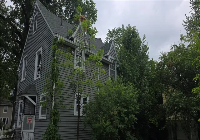 Photo 3 of Sale Pending at 41 Crestline Pl, Youngstown, OH 44512 | MLS# 5214510 | Listing updated on 2026-08-19