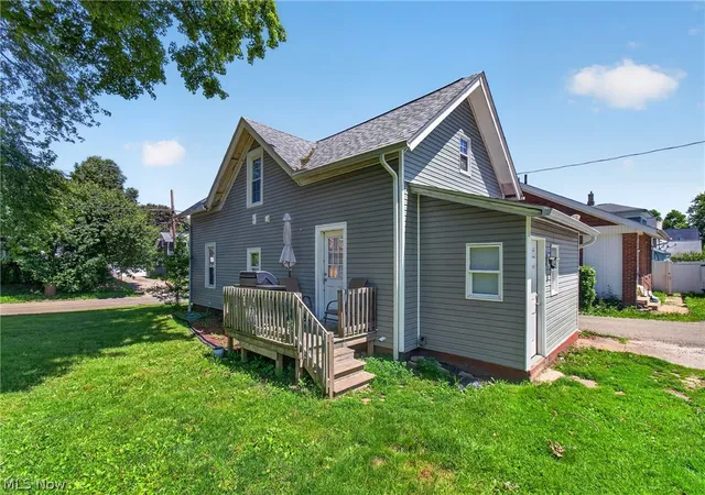 image of 1303 Tremont Ave Sw, Massillon, OH 44647 | MLS# 5214557