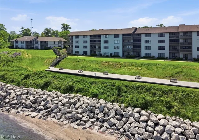 2nd image of 5237 Lake Rd W, Ashtabula, OH 44004