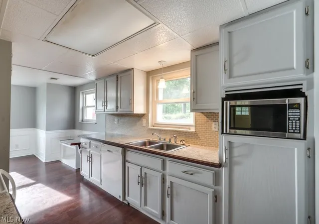 Photo 4 of Single family home for sale at 12335 Sunset Dr, Cleveland, OH 44125 | MLS# 5213714 | Listing updated on 2026-08-27