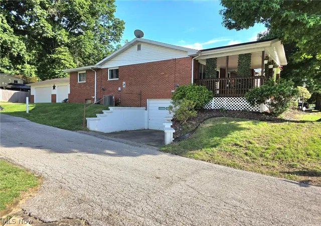 Homes for sale in Vienna, WV | 2814 16th Ave, Vienna, WV 26105 | MLS# 5214656