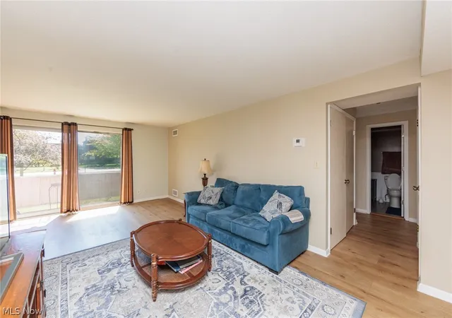 3rd image of 21841 River Oaks Dr, Rocky River, OH 44116