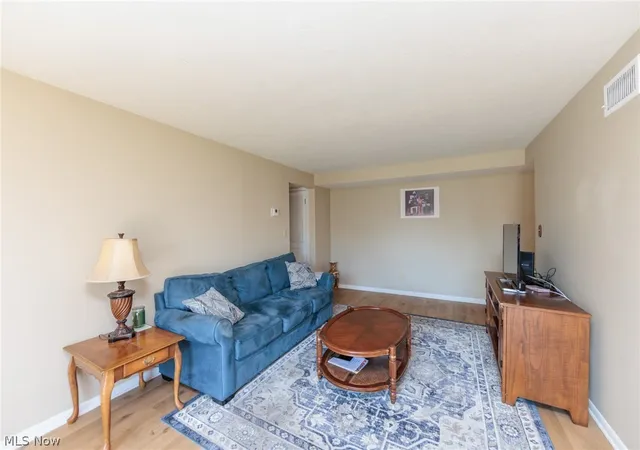 4th image of 21841 River Oaks Dr, Rocky River, OH 44116