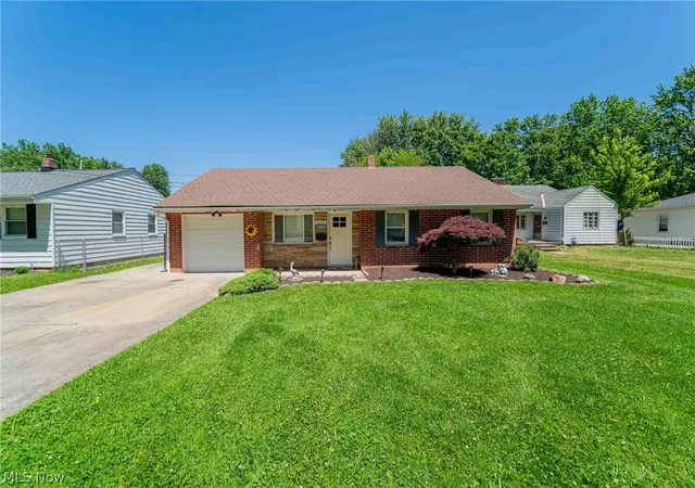 Homes for sale in Eastlake, OH | 34429 Beach Park Dr, Eastlake, OH 44095 | MLS# 5211941