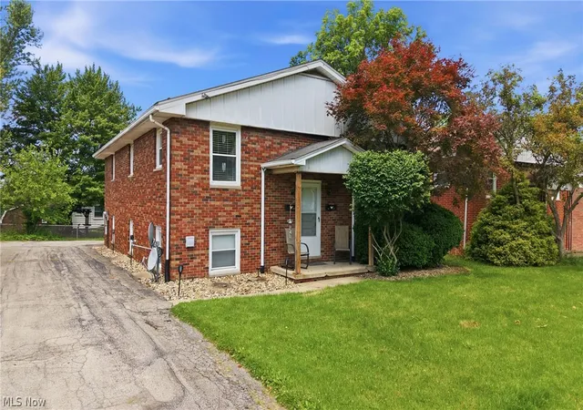 3rd image of 912 N Highland Ave, Girard, OH 44420 | MLS# 5214203