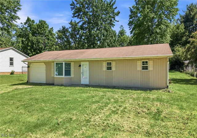 Homes for sale in Salem, OH | 1795 Allen Dr, Salem, OH 44460 | MLS# 5214341