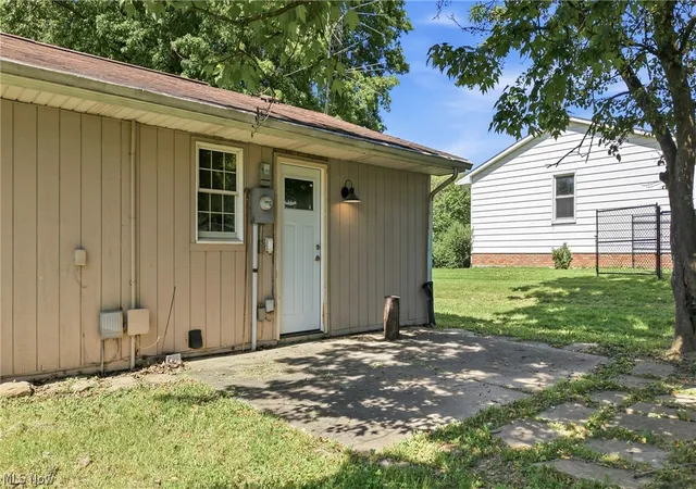 Homes for sale in Salem, OH | 1795 Allen Dr, Salem, OH 44460 | MLS# 5214341