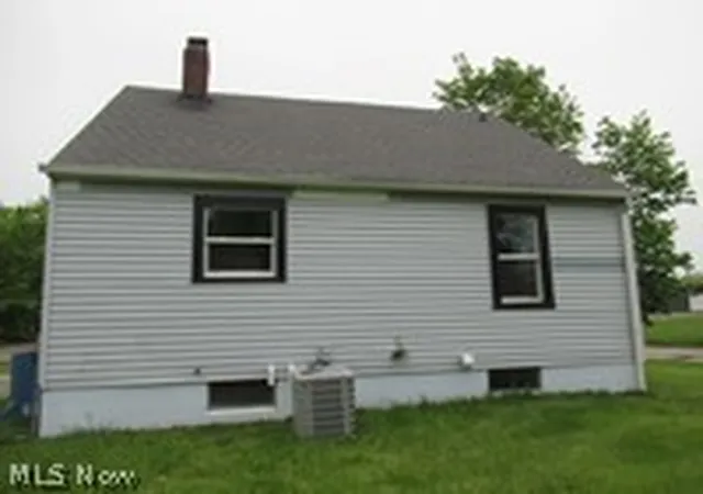 Photo 2 of Sale Pending at 1936 Lakeview Ave, Lorain, OH 44053 | MLS# 5214784 | Listing updated on 2026-08-25