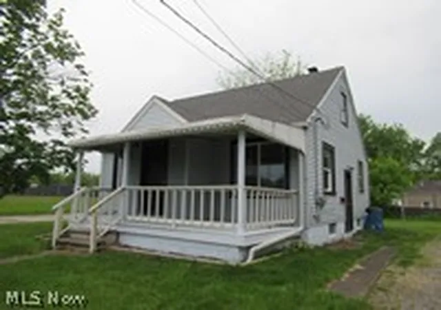 Photo 2 of Sale Pending at 1936 Lakeview Ave, Lorain, OH 44053 | MLS# 5214784 | Listing updated on 2026-08-25