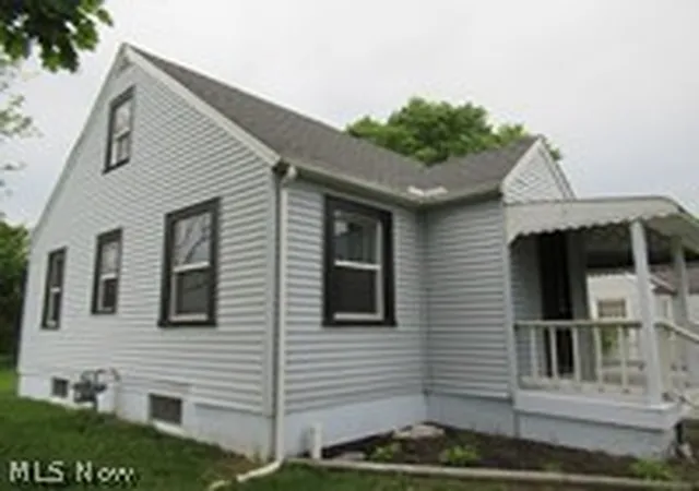 Photo 3 of Sale Pending at 1936 Lakeview Ave, Lorain, OH 44053 | MLS# 5214784 | Listing updated on 2026-08-25