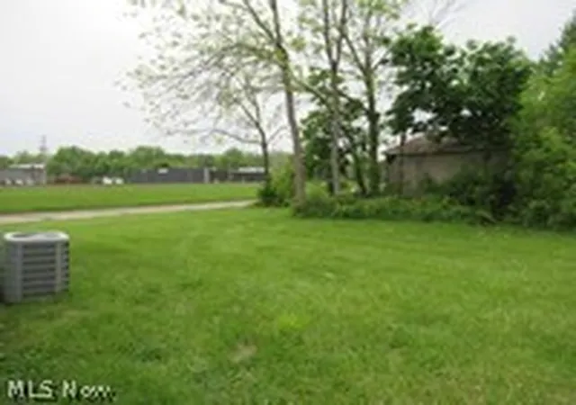 Photo 4 of Sale Pending at 1936 Lakeview Ave, Lorain, OH 44053 | MLS# 5214784 | Listing updated on 2026-08-25