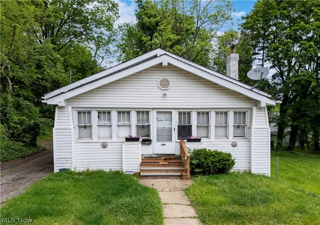 Photo 1 of Single family home for sale at 709 Longview Ave, Akron, OH 44307 | MLS# 5213524 | Listing updated on 2026-08-24