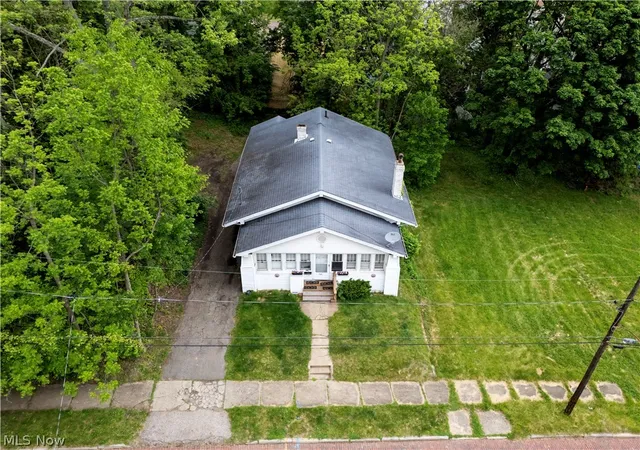 Photo 2 of Single family home for sale at 709 Longview Ave, Akron, OH 44307 | MLS# 5213524 | Listing updated on 2026-08-24